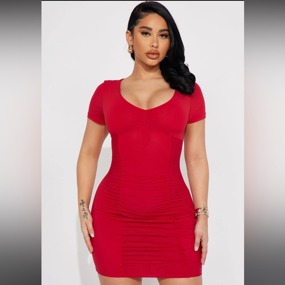 Red Rutched Dress, Fashion Nova dress, midi red dress, holiday dress